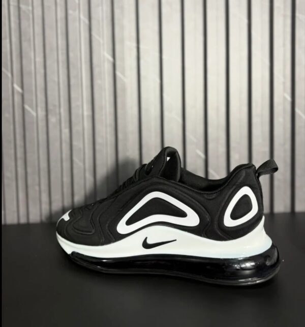 VN-126-3 Nike Air Max 720 Black White