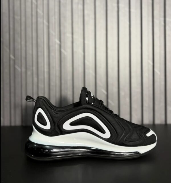 VN-126-4 Nike Air Max 720 Black White
