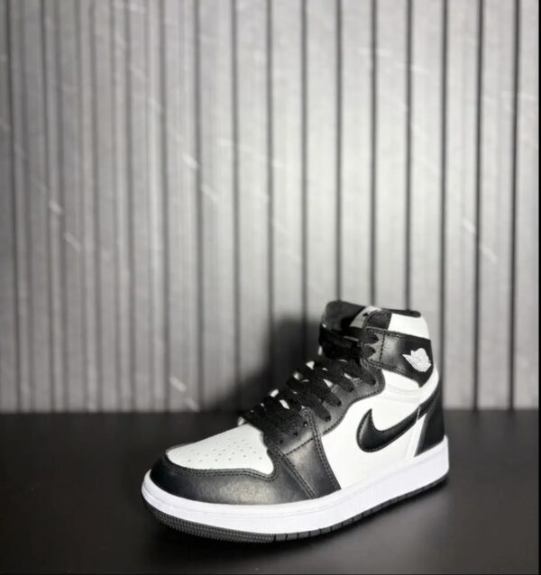 Nike Air Jordan 1 Mid Panda