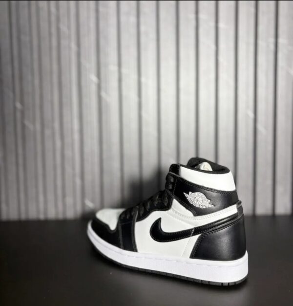 Nike Air Jordan 1 Mid Panda