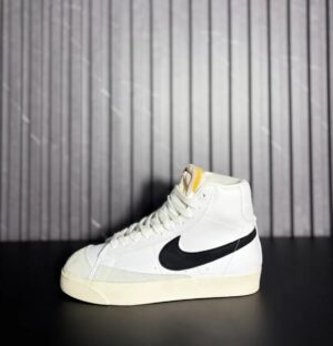 VN-171-1 Nike Blazer Mid 77 Vintage