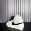 VN-171-3 Nike Blazer Mid 77 Vintage
