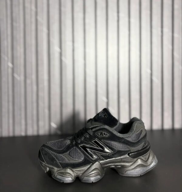 VN-321-1 New Balance 9060 Triple Black