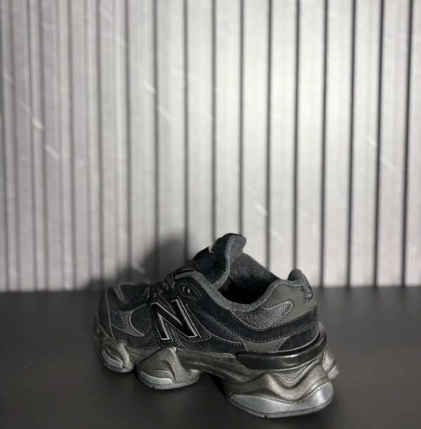VN-321-3 New Balance 9060 Triple Black