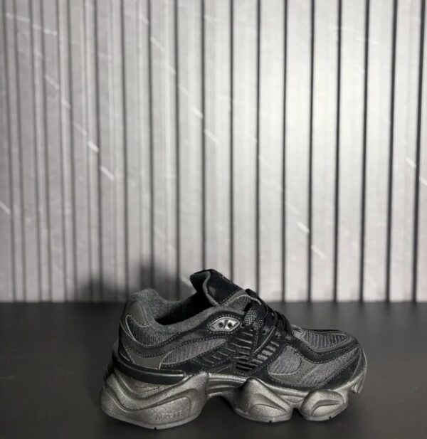 VN-321-4 New Balance 9060 Triple Black