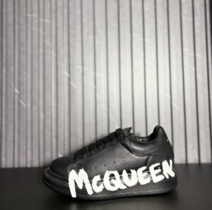 VN-913-1 Alexander McQueen Oversized Black Graffiti